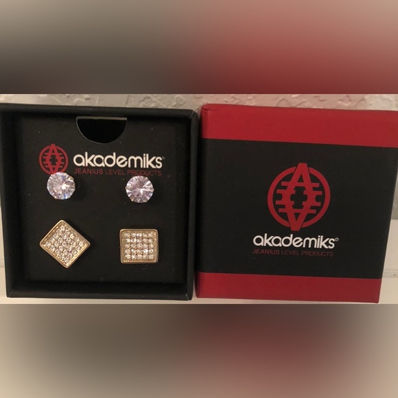 NEW MEN’S PIERCE GOLD PLATED EARRINGS BY AKADEMIKS WITH BOX - Picture 1 of 1